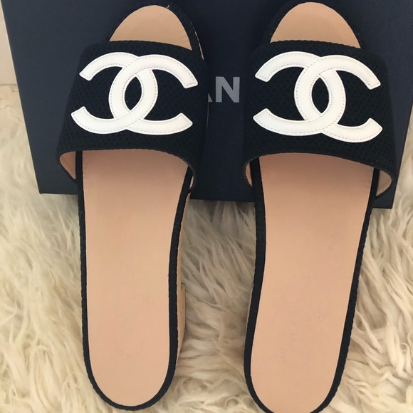 ❌SOLD❌Chanel Neoprene CC Logo Leather Wooden Mules - Picture 2 of 8